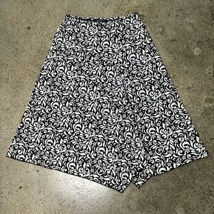 JONDEN Women’s A-Line Black /White Floral Print Skirt Size Small
